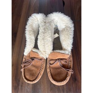 Ugg Woman’s Slippers Size 8 -Flaws